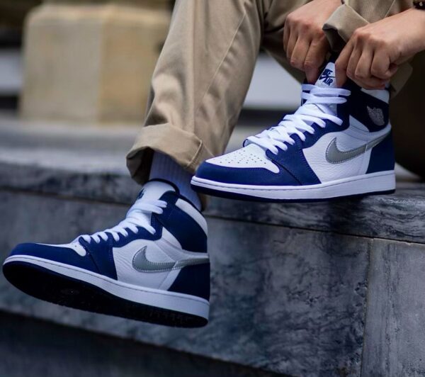 Air Jordan 1 Retro High Midnight Navy