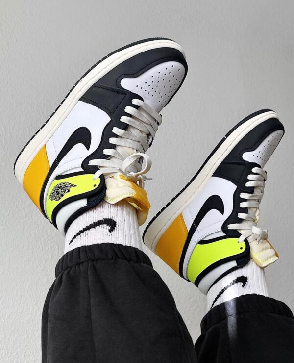 Air Jordan 1 Retro High “Volt Gold”