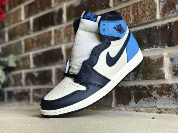 Air Jordan 1 Retro High OG ‘Obsidian’ UNC