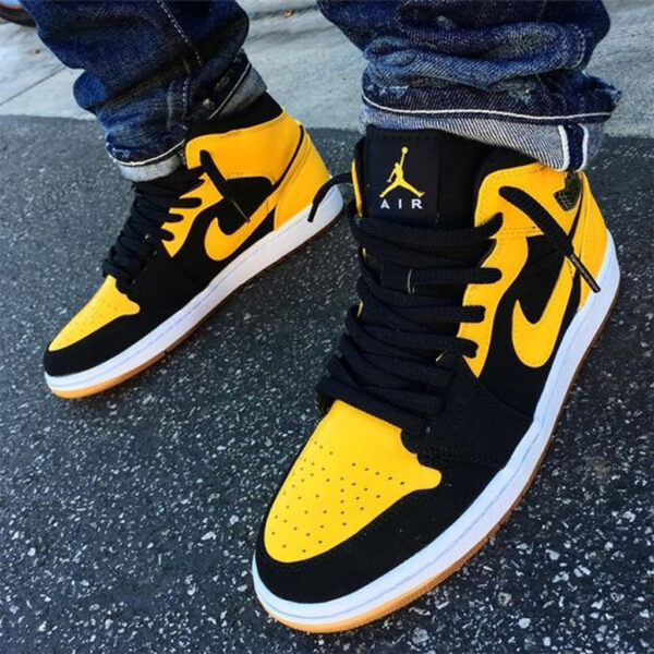 Air Jordan 1 Mid New Love