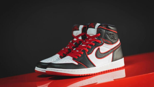 Air Jordan 1 Retro High Bloodline