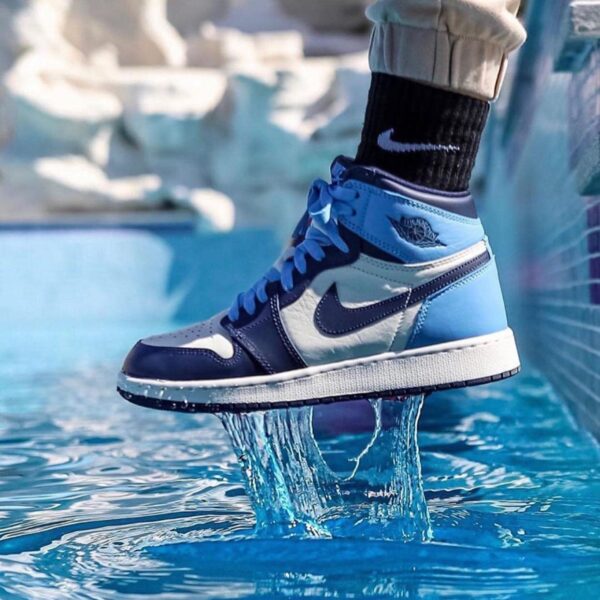 Air Jordan 1 Retro High OG ‘Obsidian’ UNC