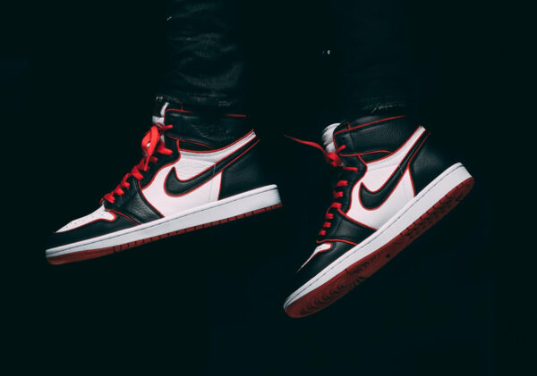 Air Jordan 1 Retro High Bloodline