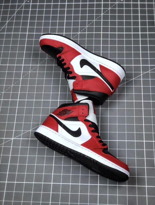 Jordan 1 Mid Chicago Black Toe