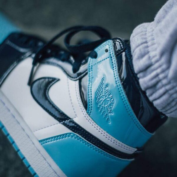 Air Jordan 1 Retro High OG ‘Blue Chill’