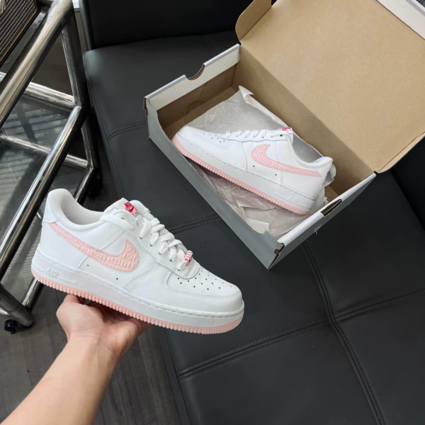 Nike Air Force 1 “Valentine’s Day” 2022