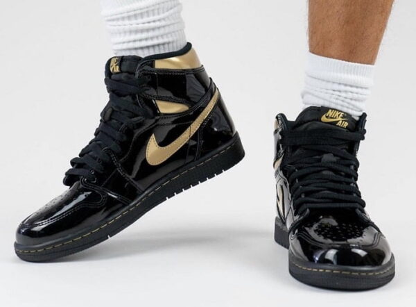 Air Jordan 1 Retro High OG “Black Metallic Gold”