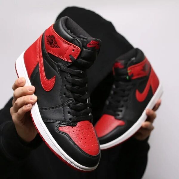 Air Jordan 1 Retro High OG Banned