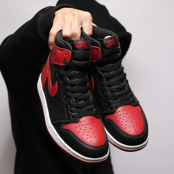 Air Jordan 1 Retro High OG Banned