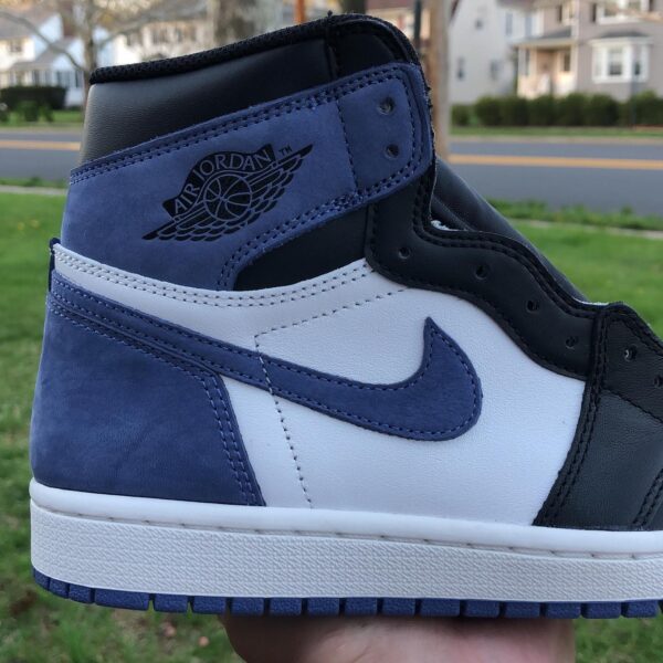 Air Jordan 1 Retro High OG “Blue Moon”