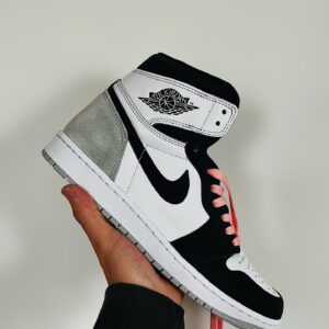 Air Jordan 1 Retro High OG Bleached Coral