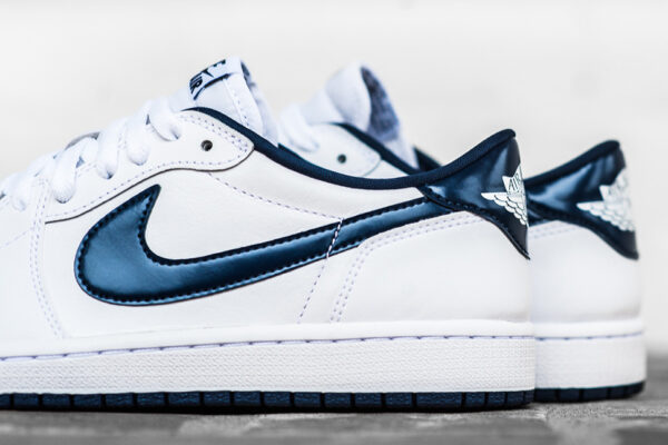 Air Jordan 1 Low OG “White/Midnight Navy”