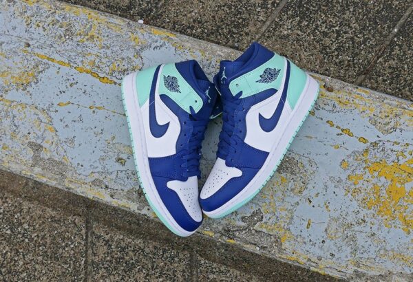 Air Jordan 1 Mid ‘Blue Mint’