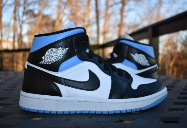 Air Jordan 1 Mid University Blue