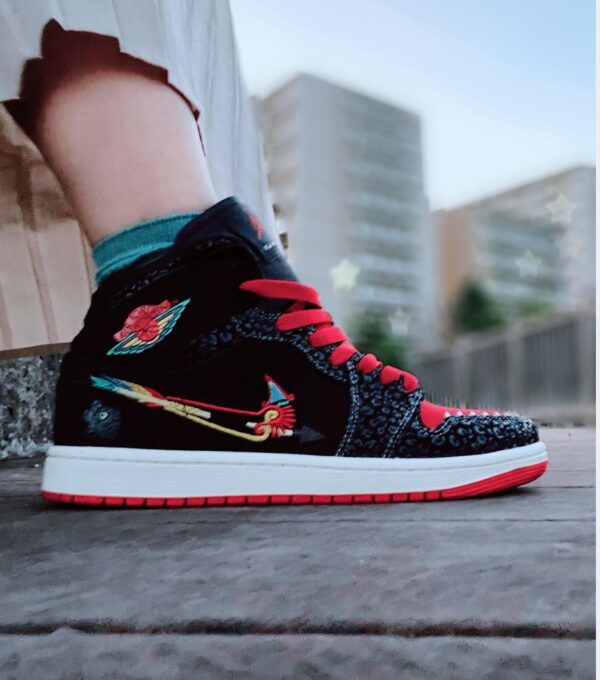 Air Jordan 1 Mid SE “Siempre Familia”