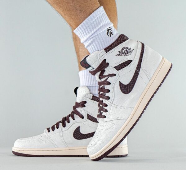 Air Jordan 1 High OG Sail Burgundy Crush