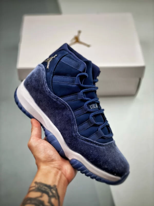 Air Jordan 11 Retro Midnight Navy Metallic Silver