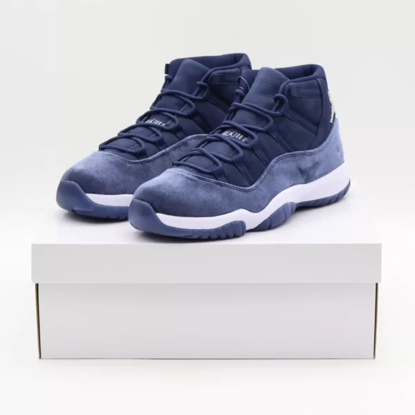 Air Jordan 11 Retro Midnight Navy Metallic Silver