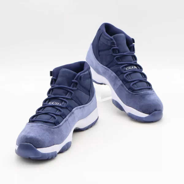 Air Jordan 11 Retro Midnight Navy Metallic Silver