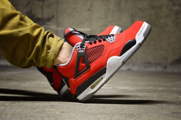 Air Jordan 4 Retro ‘Toro Bravo’