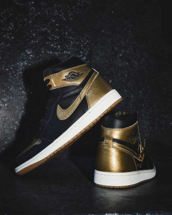 Air Jordan 1 Retro High OG “Metallic Gold”