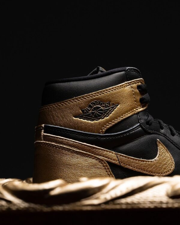 Air Jordan 1 Retro High OG “Metallic Gold”