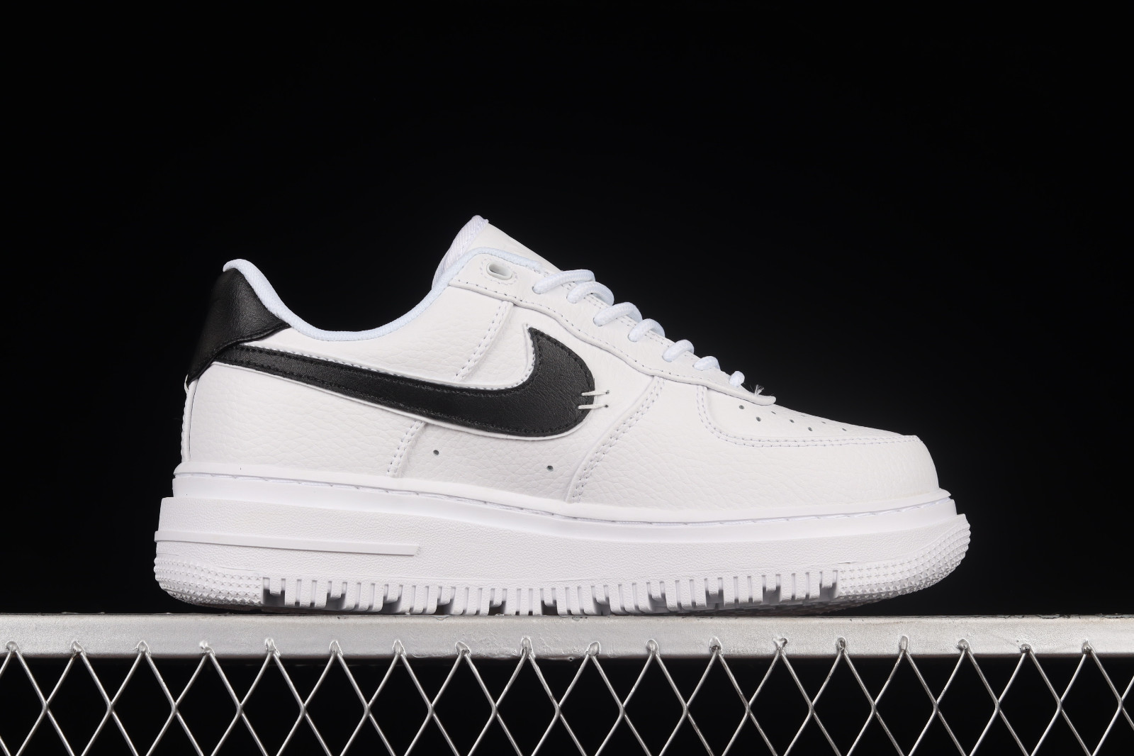 Nike Air Force 1 Luxe White/ Black Nike Air Force 1 Luxe White/ Black