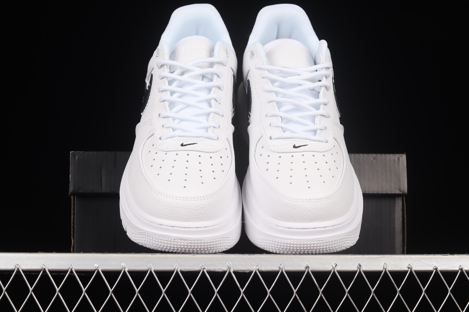 Nike Air Force 1 Luxe White/ Black Nike Air Force 1 Luxe White/ Black