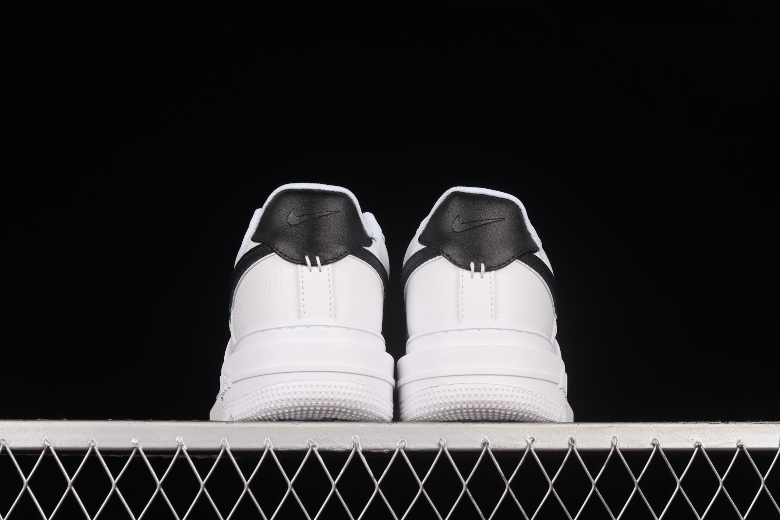 Nike Air Force 1 Luxe White/ Black Nike Air Force 1 Luxe White/ Black