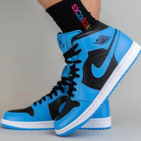 Air Jordan I Mid ‘University Blue’